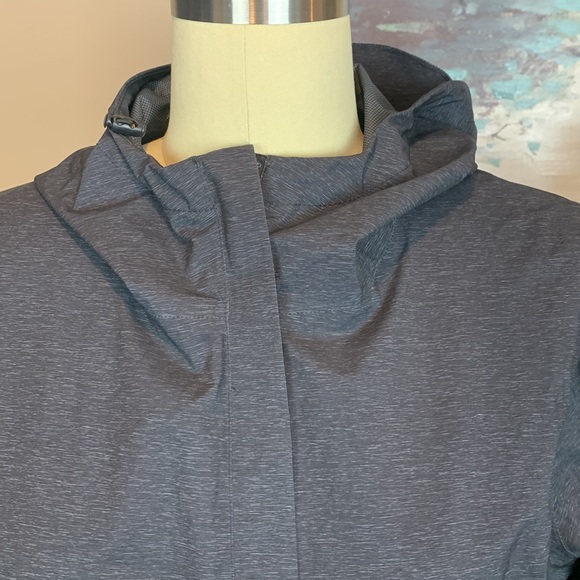 32 Degrees Cool Women’s Hooded Black Lightweight Rain/Wind Jacket Size M - Picture 2 of 10